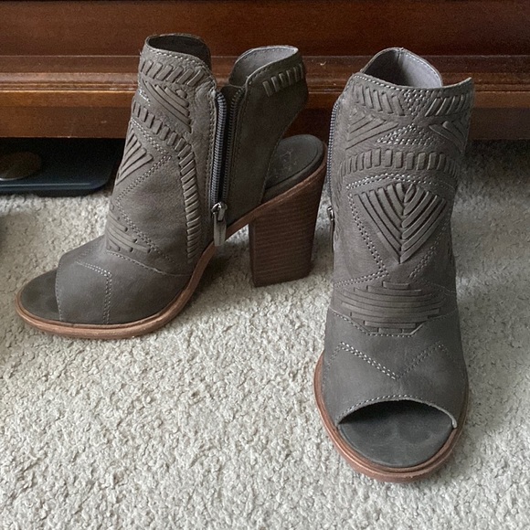 Heels - Picture 1 of 4